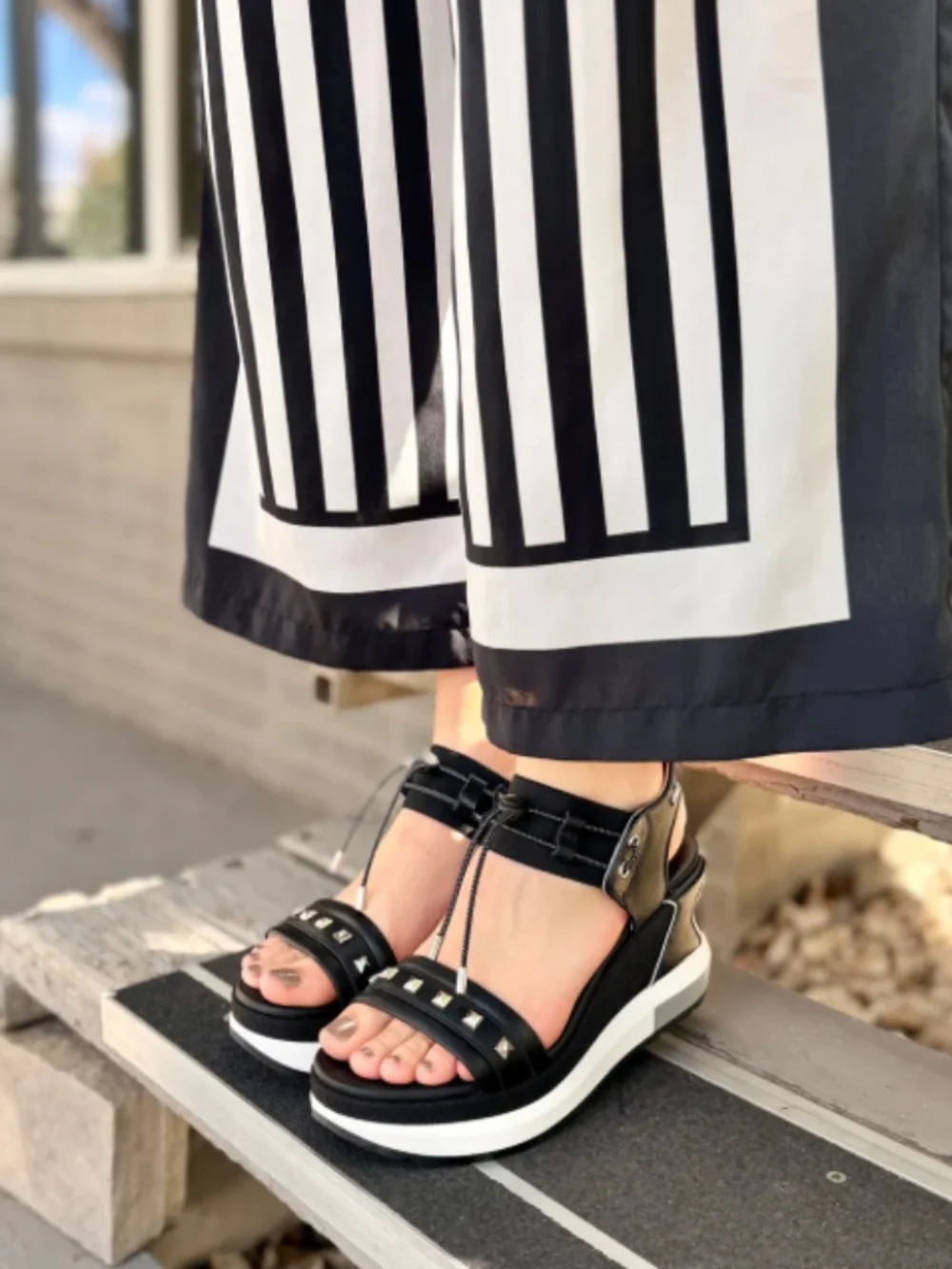Nero Giardini E616051D.100 Toggle Wedge in Black